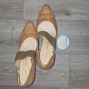 Tan memory foam pumps